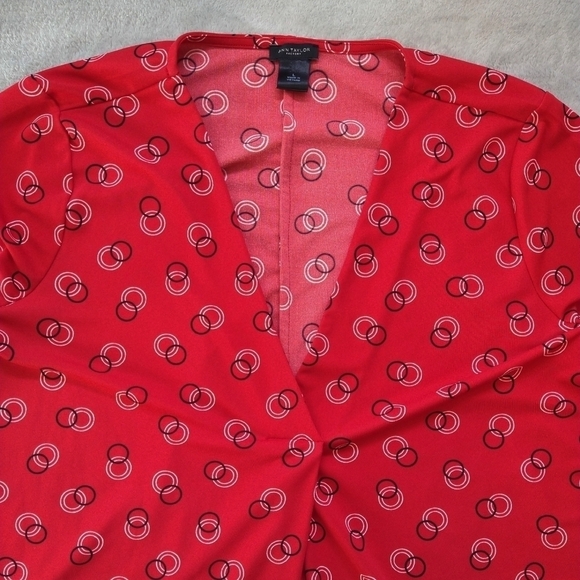 Ann Taylor Factory Red Circle Geo V-Neck Long Sleeve Blouse Career Unique Modern - Picture 4 of 7